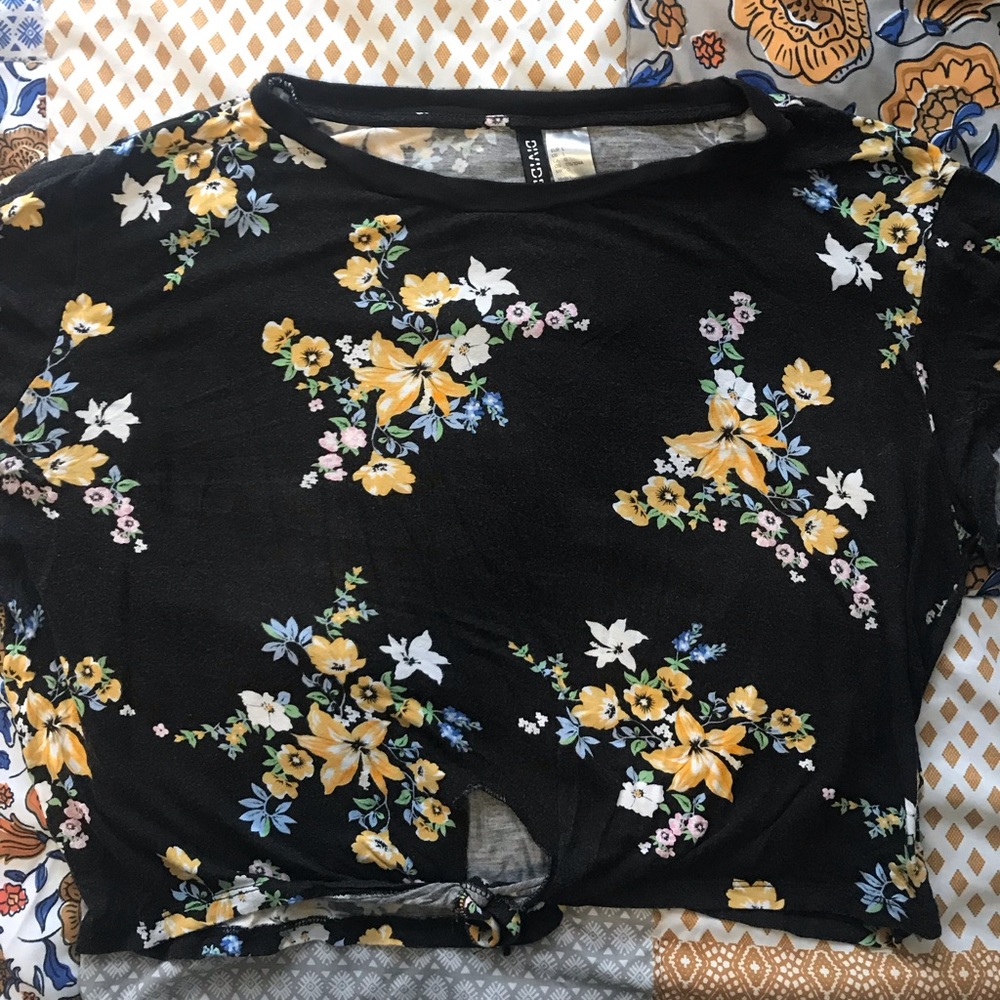 ⭐️ 3 for $15 ! ⭐️Divided by H&M Crop Top